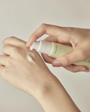 Load image into Gallery viewer, Beauty of Joseon Light On Serum : Centella + Vita C 30ml
