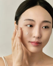 Load image into Gallery viewer, Beauty of Joseon Light On Serum : Centella + Vita C 30ml